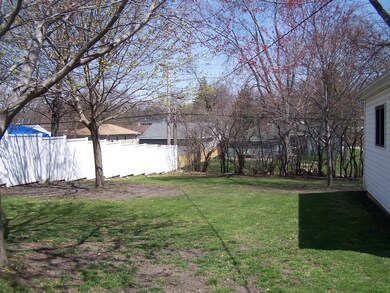 2404 Kirchoff Rd, Rolling Meadows, IL 60008 - photo 3