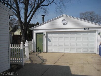 1013 Arlington St NE, Grand Rapids, MI 49505 - photo 2