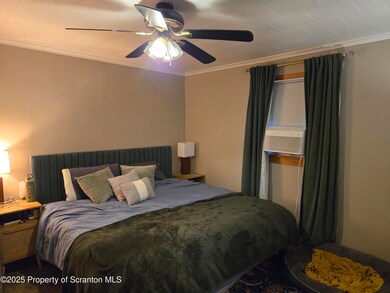 322 Oak St, Dunmore, PA 18512 - photo 4