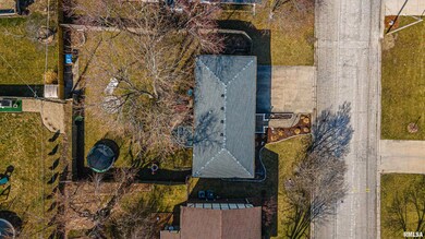 110 Crestwood Dr, Lincoln, IL 62656 - photo 4