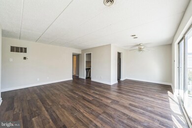 5703 Indian Ct unit 15, Alexandria, VA 22303 - photo 3