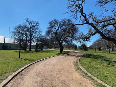 186 Northview Ln, Fredericksburg, TX 78624 - photo 5