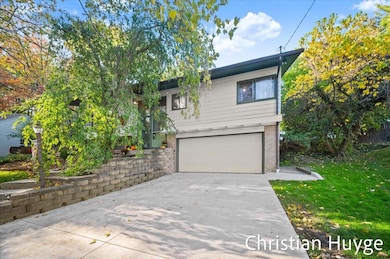 1611 Ridgeview St SE, Grand Rapids, MI 49506 - photo 2