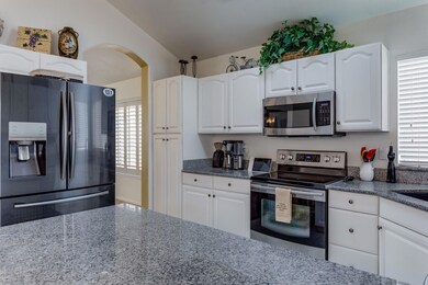 08_842_W_Horseshoe_Ave__08_mls