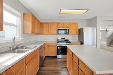 10186 Apple Blossom Cir, Fishers, IN 46038 - photo 7