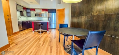 Broadway dining kitchen-8.jpg