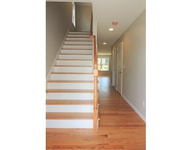 21 Gladstone St, Springfield, MA 01109 - photo 2
