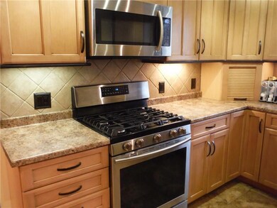 Updated kitchen. S/S appliances.