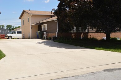 1160-1162 Mccarley Dr W, Columbus, OH 43228 - photo 2