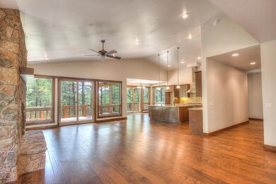 06-Living and Kitchen
