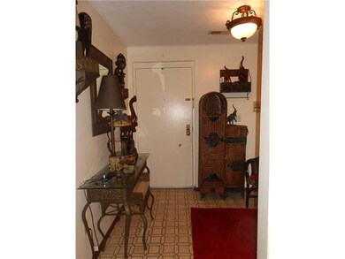 Entry/Foyer.