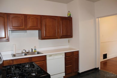 4230 Tower Ave, Cincinnati, OH 45217 - photo 7