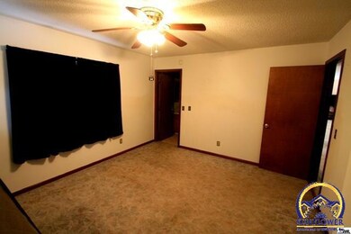 7431 SW 21st St, Topeka, KS 66615 - photo 6