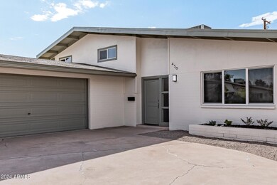 FRONT OF HOME FACING WEST.4