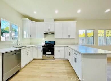 7833 Geyser Ave, Reseda, CA 91335 - photo 5