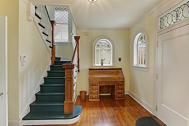 Foyer.