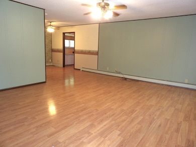 418 S Weaver St, Hesston, KS 67062 - photo 4