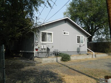 2418 Vine Ave, Klamath Falls, OR 97601 - photo 2