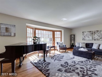 6678 Van Winkle Dr, Falls Church, VA 22044 - photo 5