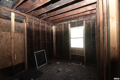 2243 W 4th St, Davenport, IA 52802 - photo 5