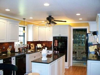 615 Clover Dr, Jacksonville, NC 28546 - photo 3