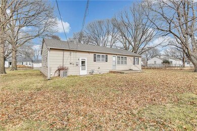 217 W Shawnee St, Gardner, KS 66030 - photo 5