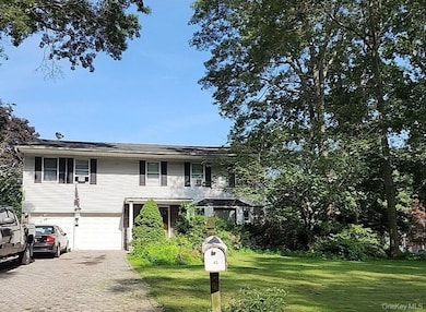 42 Maple Glen Ln, Nesconset, NY 11767 - photo 2