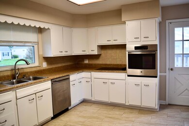 2671 Montcalm Rd, Columbus, OH 43221 - photo 6