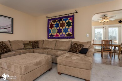 6874 Brittany Rock Way 14-large-005-Livi