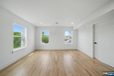 11 W Railroad Ave unit 5, Tenafly, NJ 07670 - photo 5