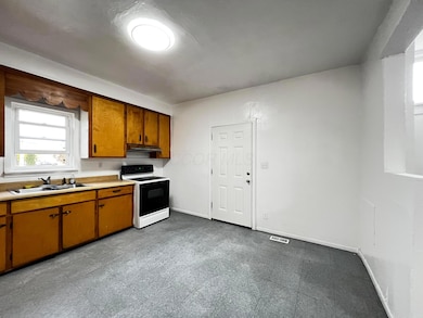 223 Pine St, Coshocton, OH 43812 - photo 6