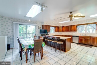 1005 Fowler St, Falls Church, VA 22046 - photo 2