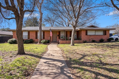 709 Hurstview Dr, Hurst, TX 76053 - photo 4