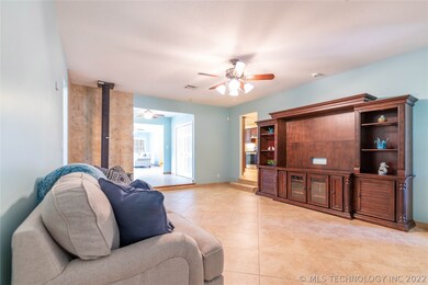 spacious front entry sitting room