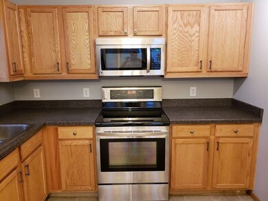 4498 Trickle Creek Ln, Columbus, OH 43228 - photo 5