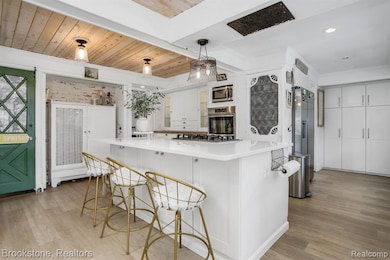 7146 Arrowood Dr, West Bloomfield, MI 48324 - photo 6