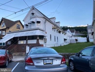 210 E Bertsch St, Lansford, PA 18232 - photo 3