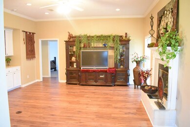 608 Oakview Dr, Nacogdoches, TX 75965 - photo 2