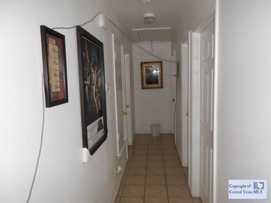 1557 N Heideke St, Seguin, TX 78155 - photo 3