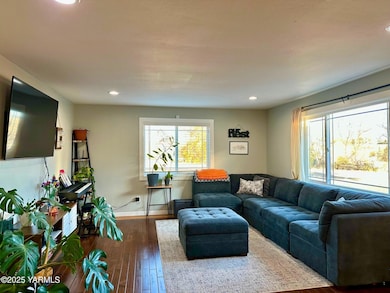 110 Ladybug Ln, Moxee, WA 98936 - photo 4