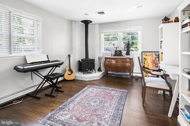 6703 Moly Dr, Falls Church, VA 22046 - photo 3