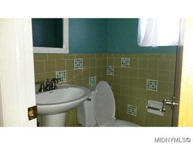 1/2 bath 1st floor