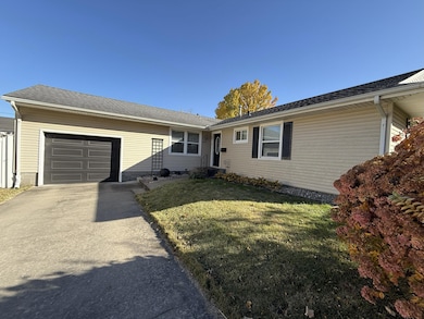 1056 S Salt Pond Ave, Marshall, MO 65340 - photo 2