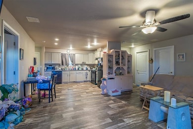 3642 Boulder Hwy unit 401, Las Vegas, NV 89121 - photo 2