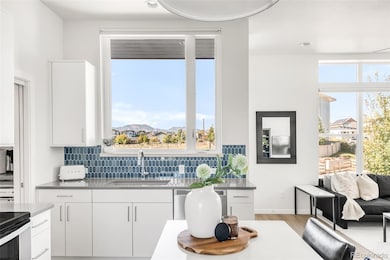 upper level kitchen w/ mnt views!