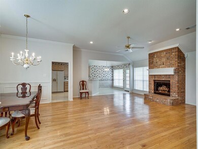 324 Chantilly Ct, Hurst, TX 76054 - photo 6