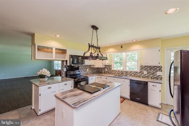 5712 Oakland Rd, Sykesville, MD 21784 - photo 7