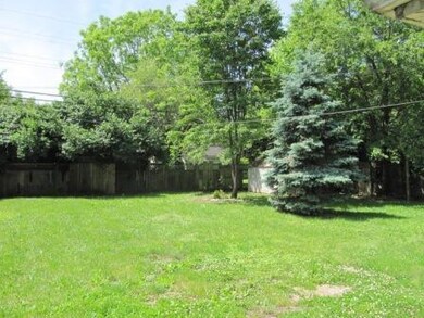 Large Fenced Rear Yard