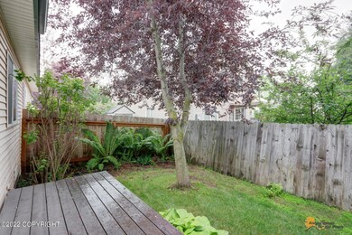 Nice little back yard & deck area