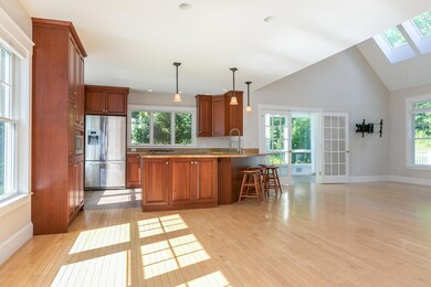 Dining Area & Kitchen